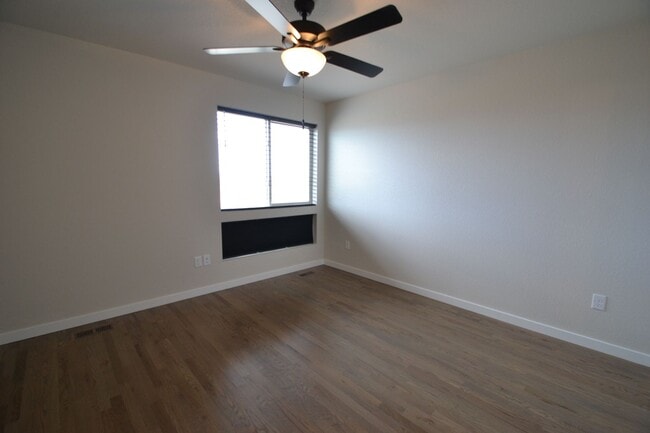 Building Photo - 2 Bedroom Home with VIEWS of the Mountains