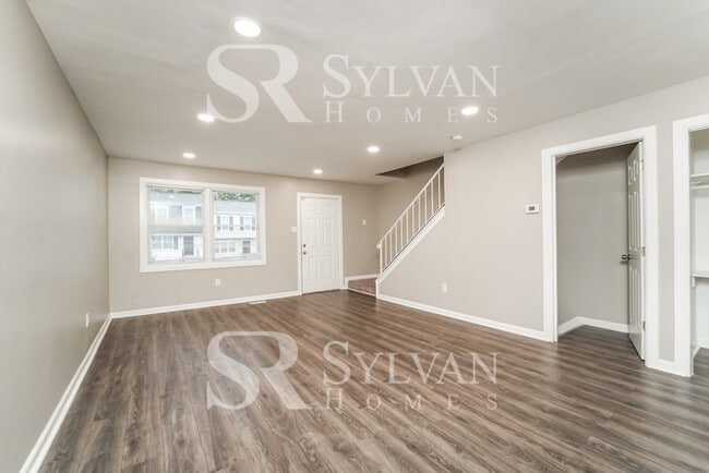 Building Photo - Beautiful 3BR 3BA Townhome