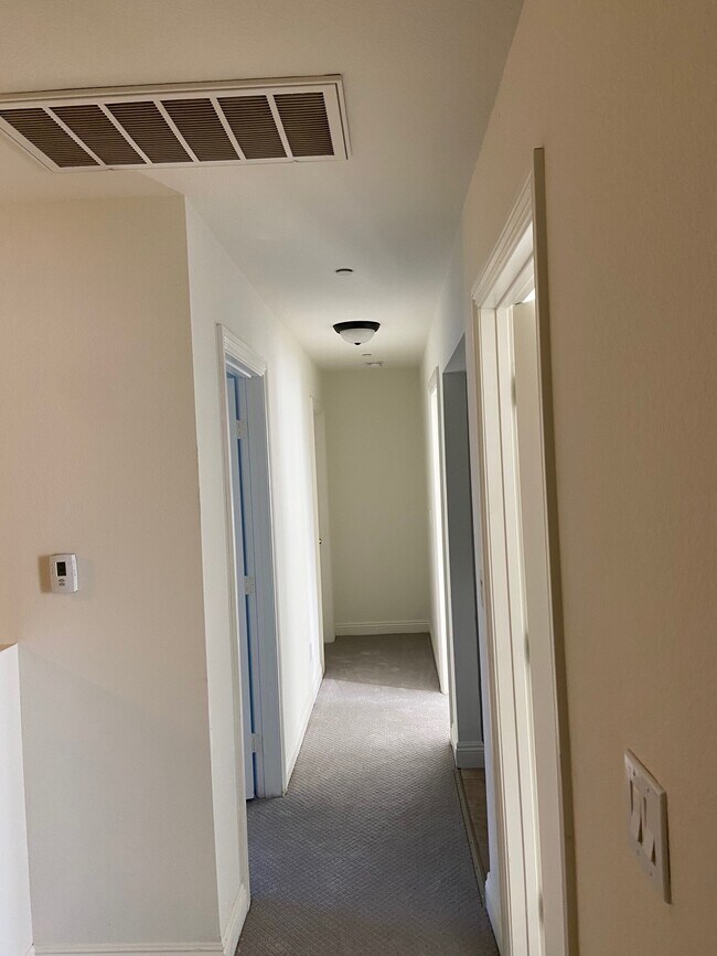 Building Photo - 291 E 46th St