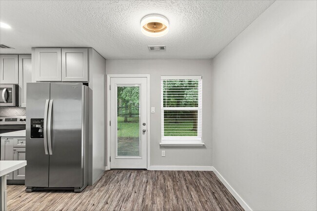 Building Photo - 28922 Red River Loop