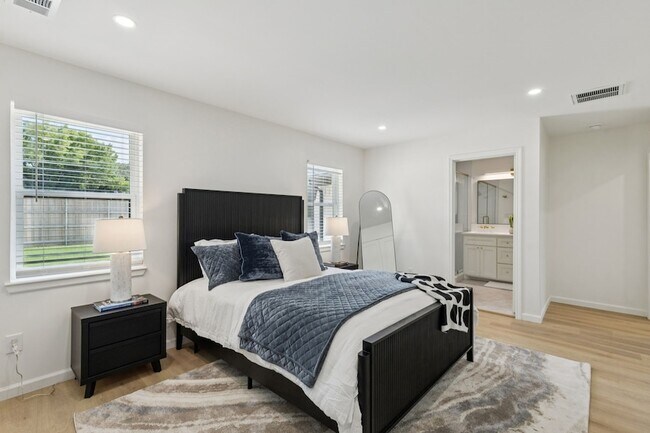 Building Photo - 8566 Sweetwood Dr