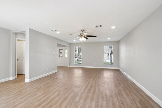 Building Photo - 1127 Cascade Creek Dr