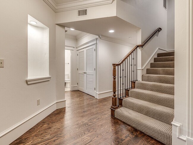 Building Photo - Beautiful Downtown OKC Townhouse