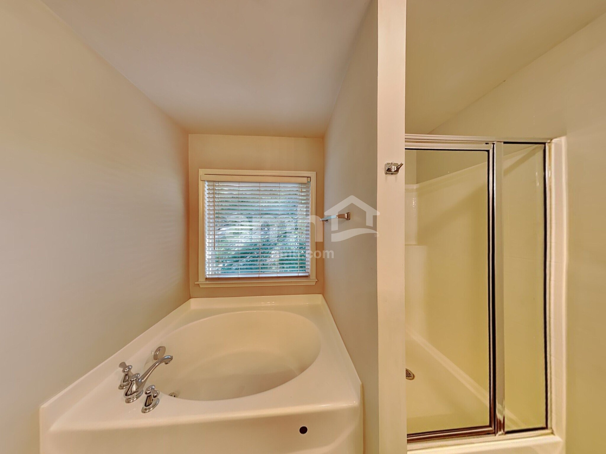 Building Photo - 5 Horseshoe Ln