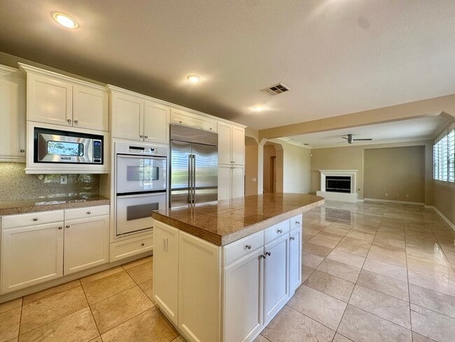 Building Photo - 10516 Abalone Landing Terrace