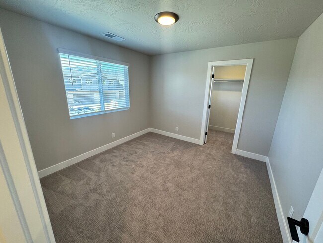 Building Photo - Coral Canyon 4-Bedroom End-Unit Townhome! Brand New!!