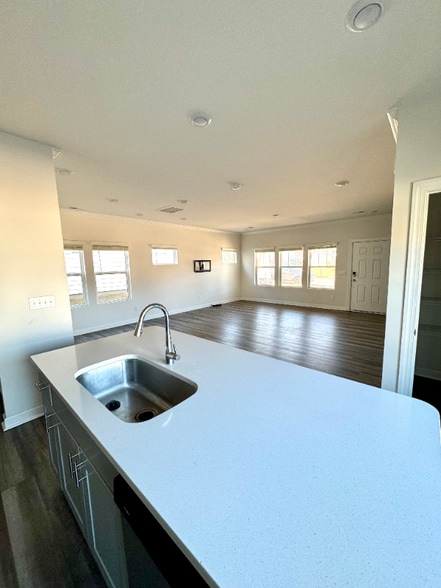 Building Photo - 4047 Armstrong Farm Dr