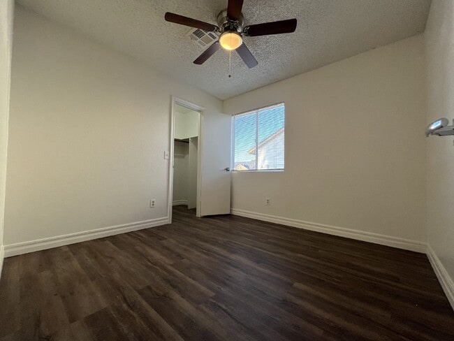 Building Photo - 7119 W McLellan Rd