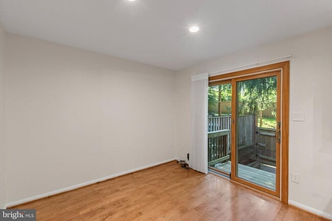 Building Photo - 6860 Williamsburg Pond Ct