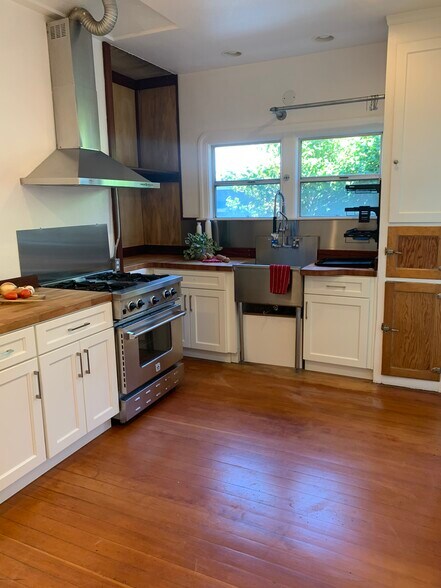 Building Photo - 1507 Estudillo St