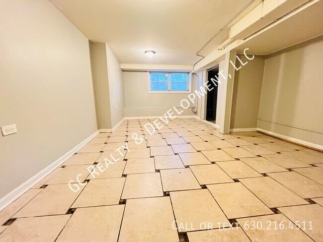 Building Photo - 1732 W Wallen Ave