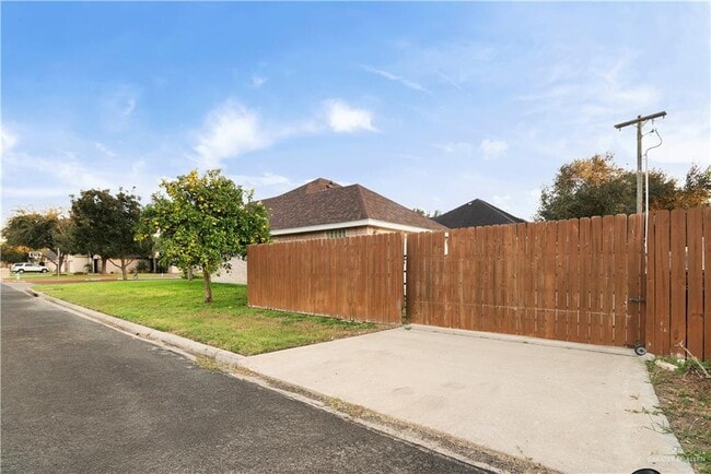 Building Photo - 31 Midlands Cir