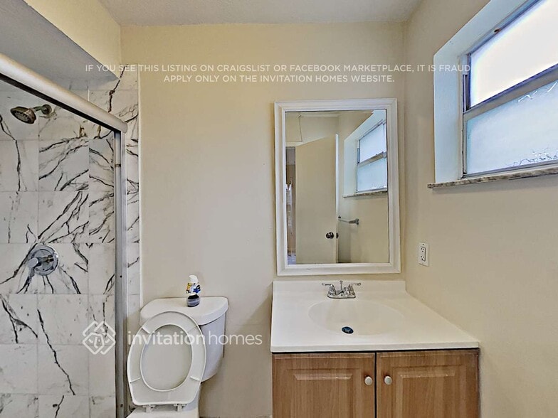 Building Photo - 10641 NW 27th Ct