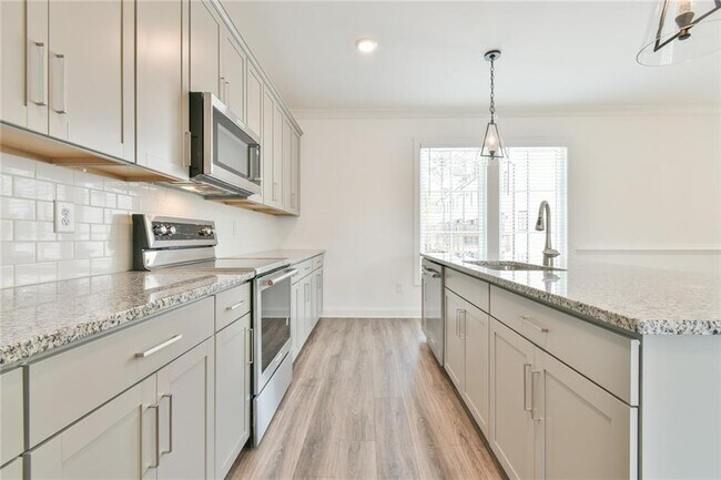Building Photo - 5665 New Northside Dr