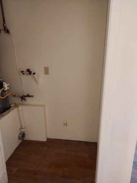 Building Photo - 10322 Daffodil Ct