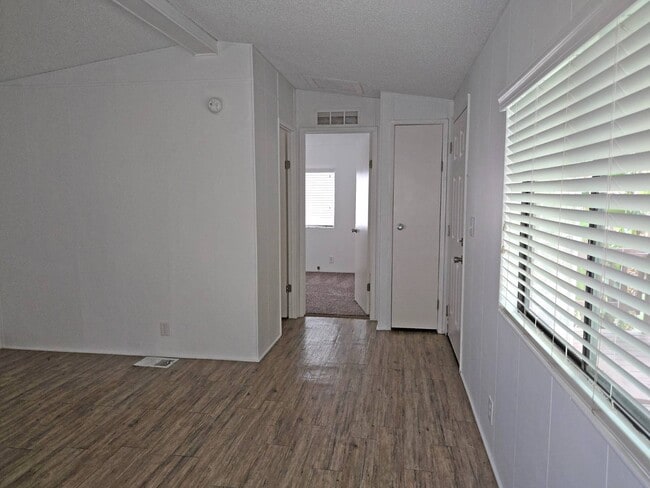 Building Photo - 8633 E Brundage Ln