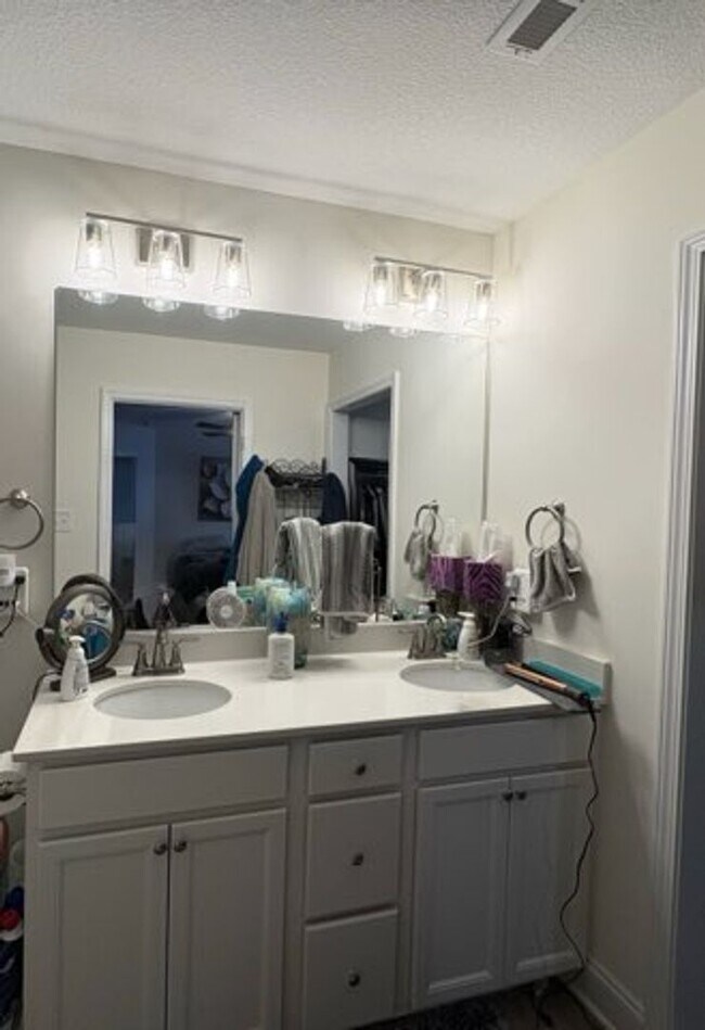 Building Photo - Brand New 2025 Townhouse with Stunning Private Deck!