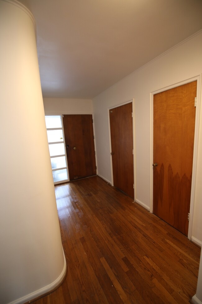 Building Photo - 3191 E Broad St