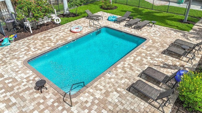 Building Photo - Fully Furnished 2BR/2BA Condo in the Heart...
