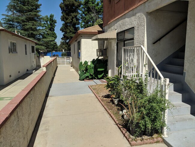 Building Photo - 6506 Balboa Blvd