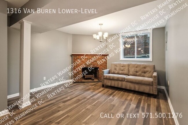 Building Photo - Charming 1 Bd/1Bth Lower Level Apartment i...