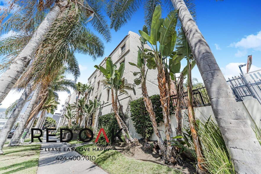 Building Photo - 826 S Hobart Blvd