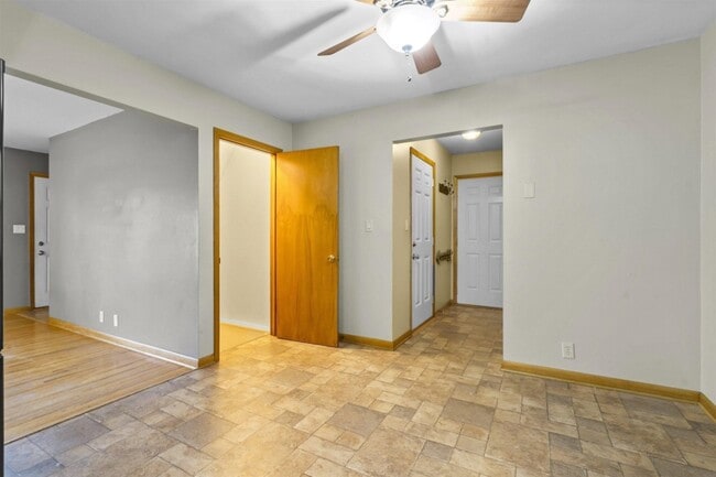 Building Photo - 3032 W 9th St