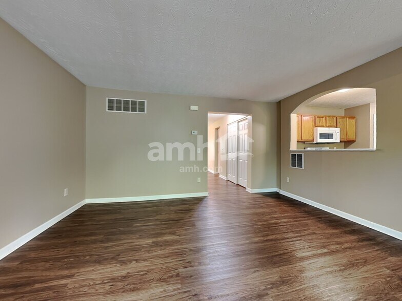 Building Photo - 5557 Windsor Ct