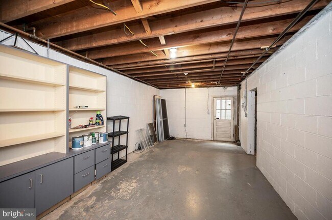 Building Photo - 1321 Royston St