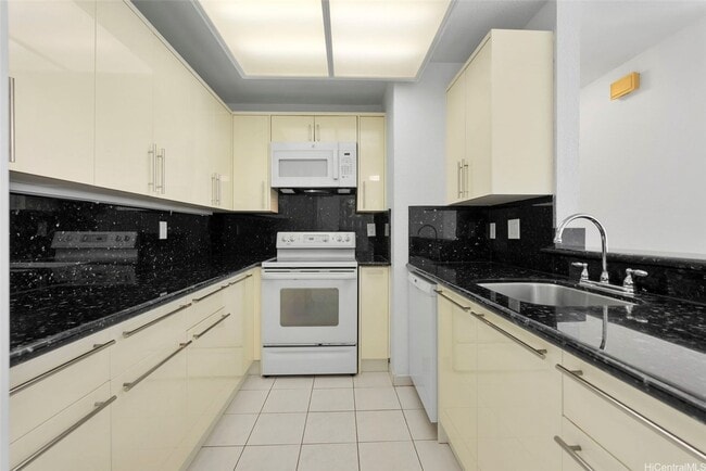 Building Photo - 605 Mananai Pl