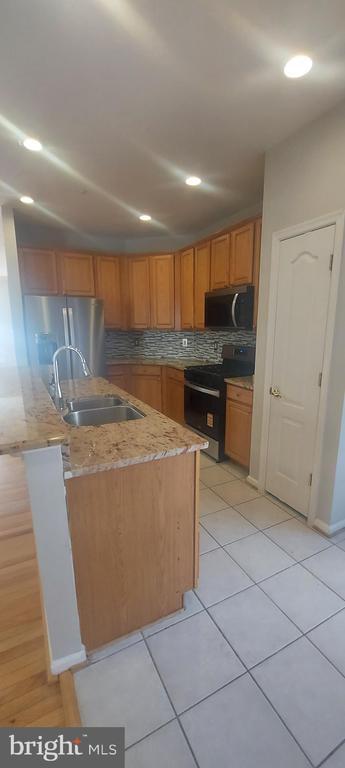 Building Photo - 10210 Sherman Heights Pl