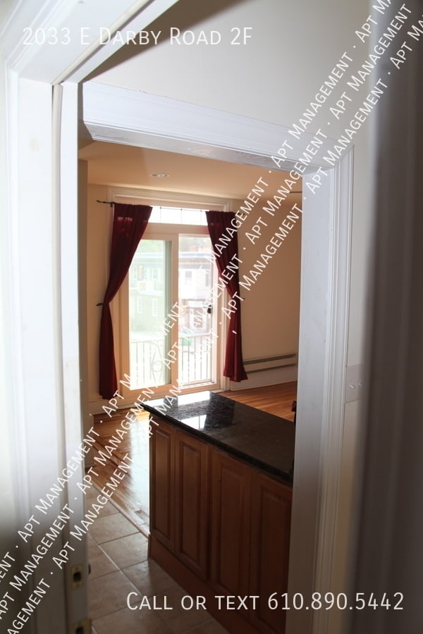 Building Photo - 2033 E Darby Rd