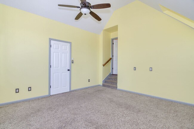 Building Photo - Large 3 Story Home in Evans!