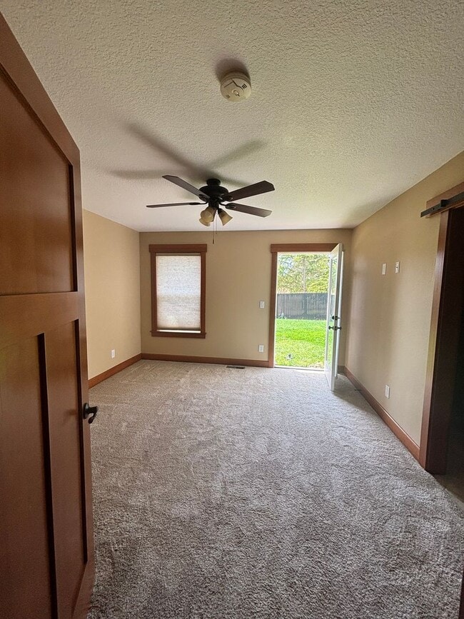 Building Photo - Spectacular Oregon City Single Level