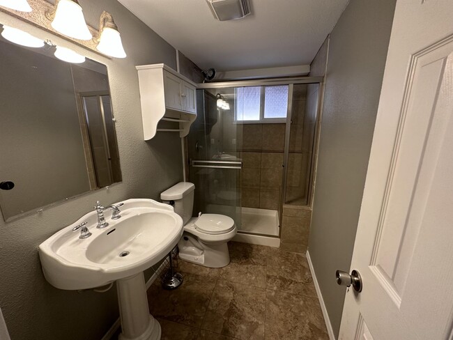 Building Photo - 1250 Chiricahua Dr