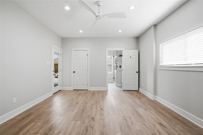 Building Photo - 10411 Londonderry Dr