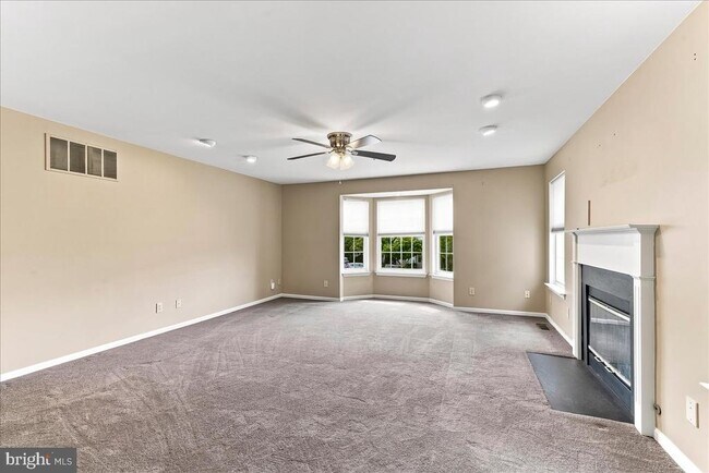 Building Photo - 347 Huntington Ct