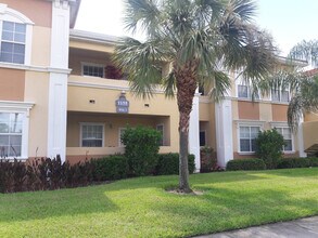 Building Photo - Annual, Unfurnished, ground floor remodeled condo in gated community downtown Sarasota.