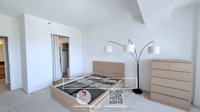 Building Photo - Bright 1 bedroom condo with spectacular views on the 25th floor!
