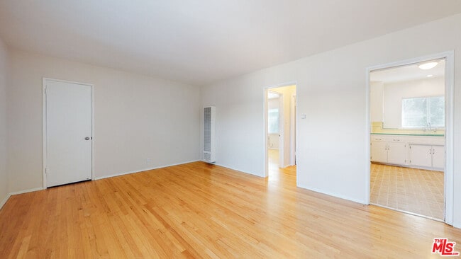 Building Photo - 11284 Montana Ave