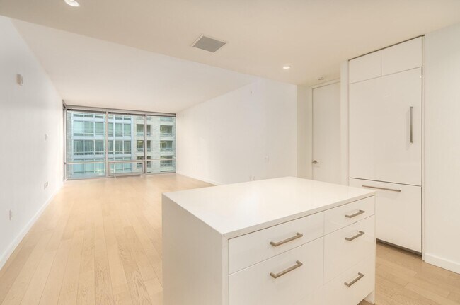 Building Photo - 1110 23rd St NW