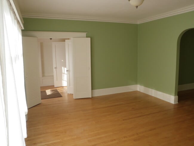 Building Photo - 5046 NE Mallory Ave