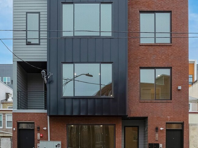 Building Photo - 2120 Berges St
