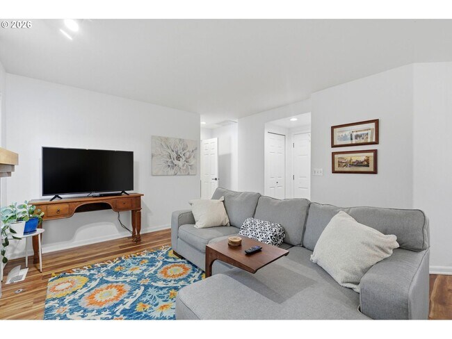 Building Photo - Beautifully Updated 5BR Home with Designer Kitchen, Main-Level Suite & Private Backyard Oasis Nea...