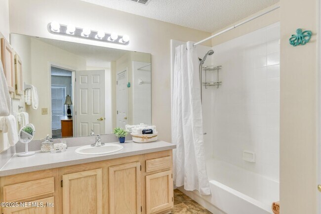 Building Photo - 7596 Fawn Lake Dr N