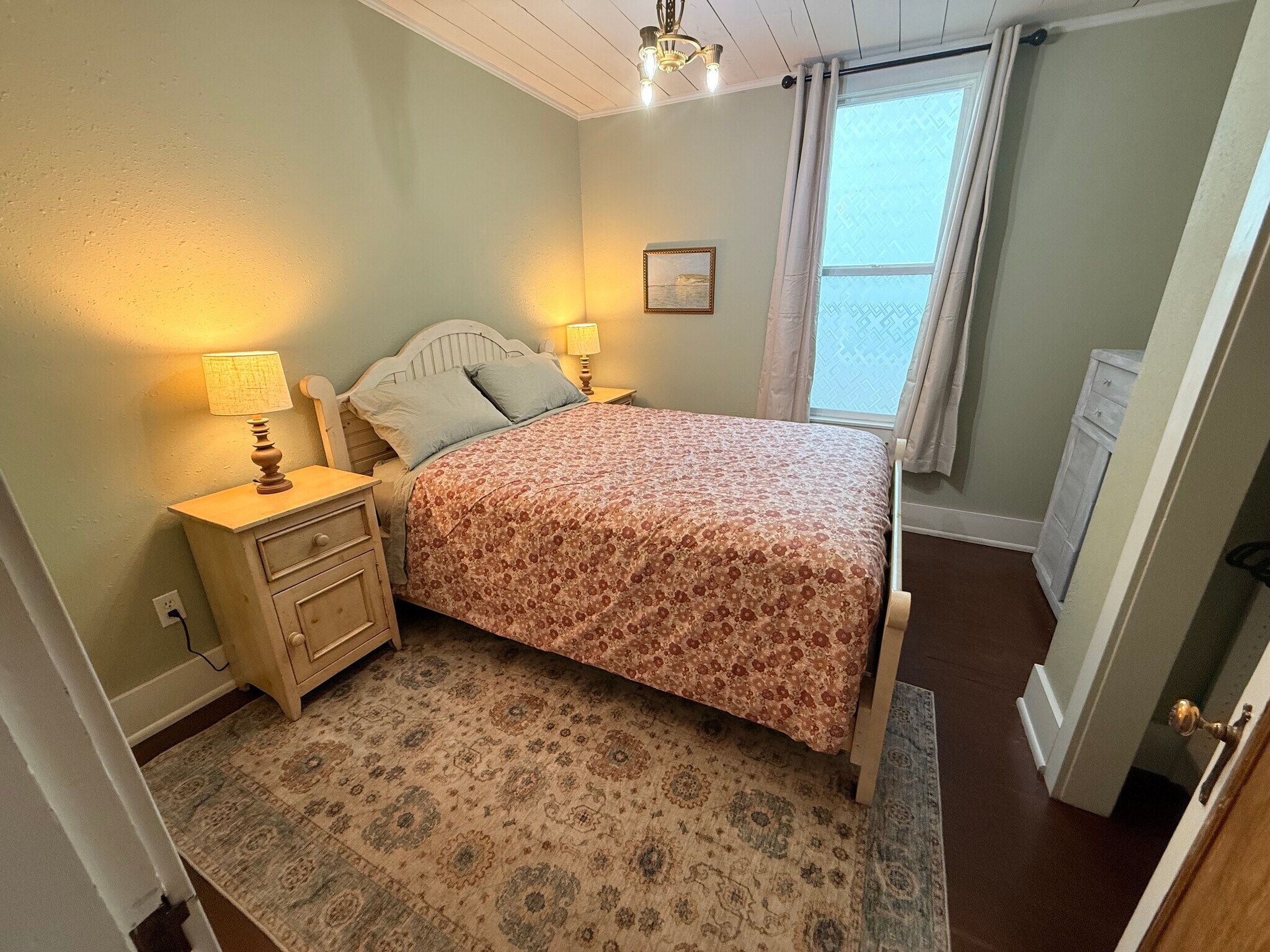 Larger bedroom with queen bedroom set - 215 N Emmett Ave