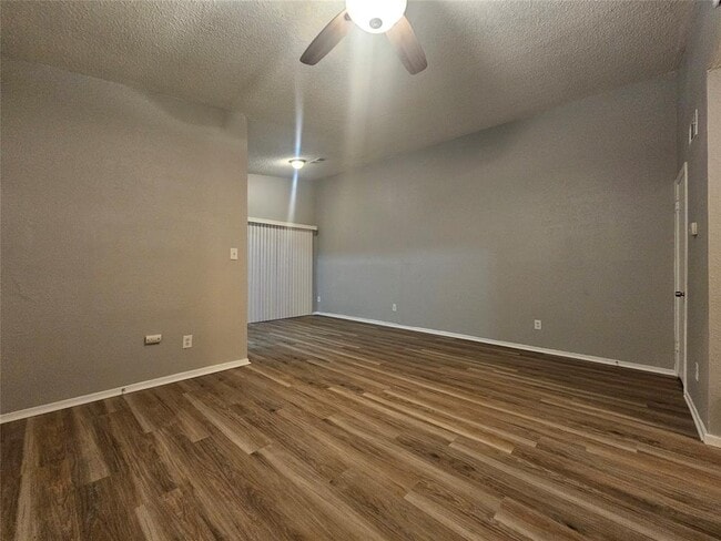 Building Photo - 6715 Sandshof Dr
