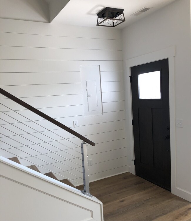 Building Photo - Contemporary 2BD 2.5 BA  3 Story Townhome with a View!