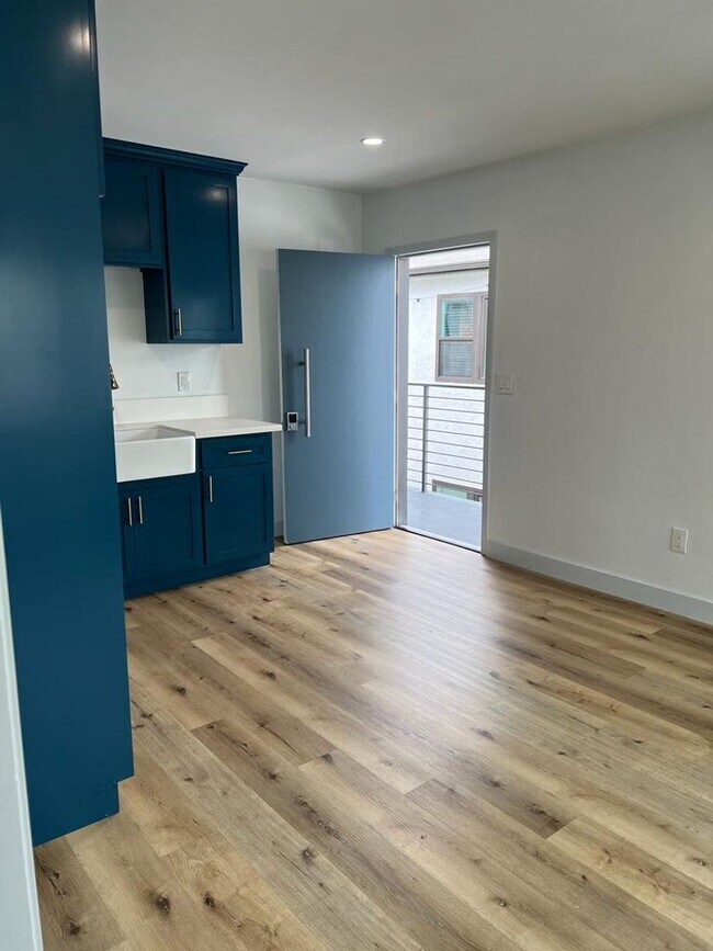 Building Photo - 1b Apartment in Belmont Shore across from ...