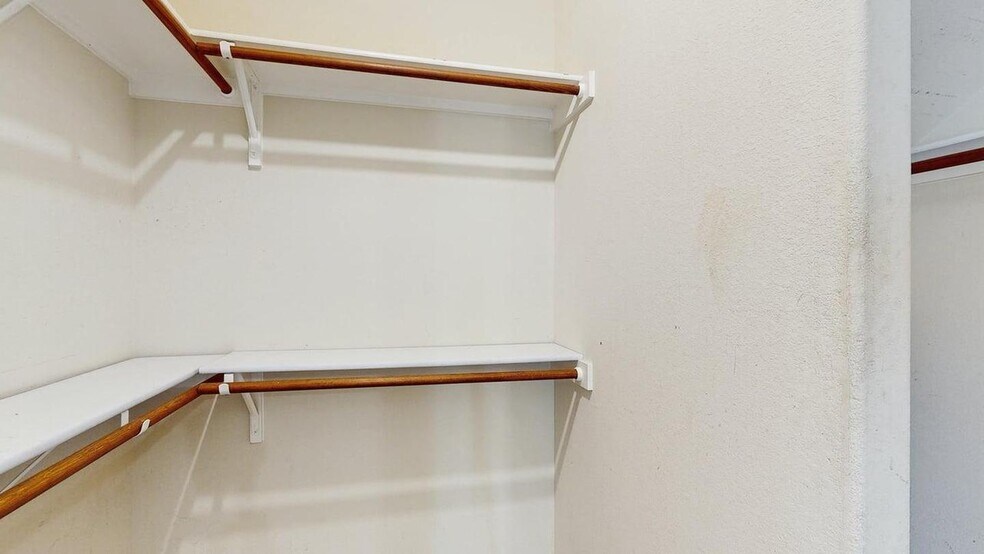 Building Photo - Beautifully updated home in a peaceful Geo...